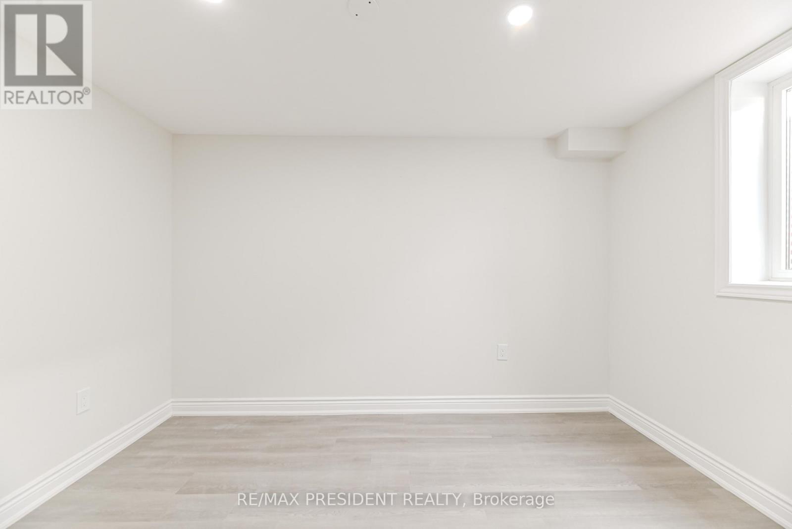 4 Lawnview Court, Brampton, Ontario  L7G 1T4 - Photo 7 - W12434748