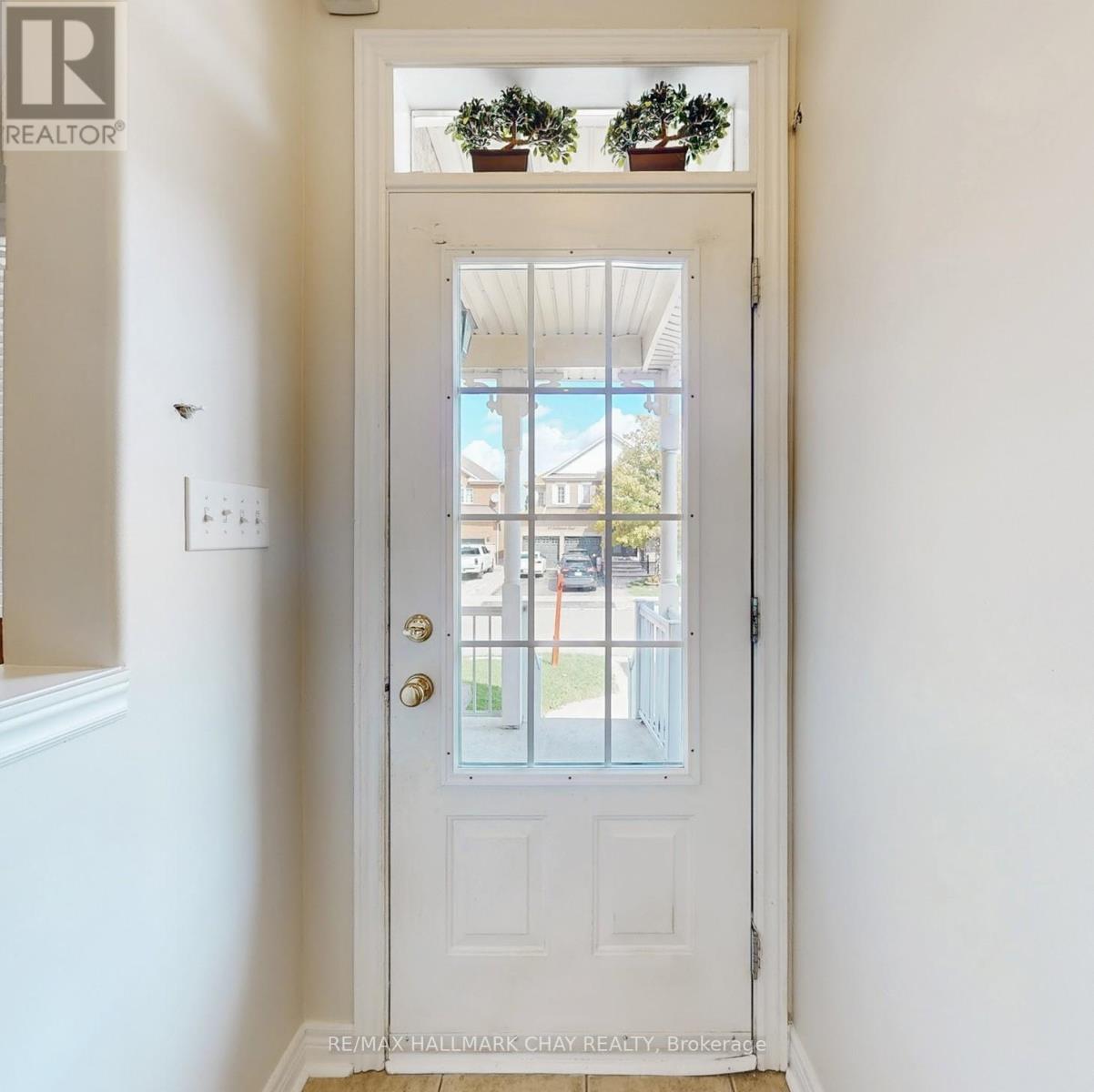 76 Cobblestone Court, Brampton, Ontario  L6R 2S4 - Photo 4 - W12434768