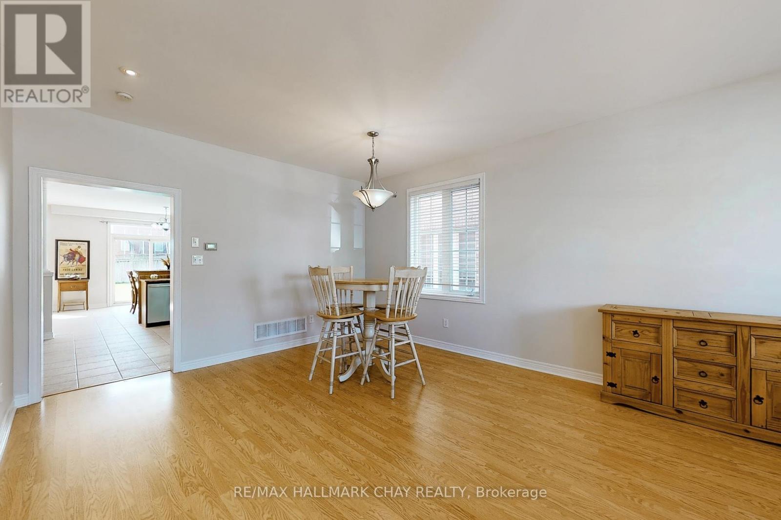 76 Cobblestone Court, Brampton, Ontario  L6R 2S4 - Photo 8 - W12434768