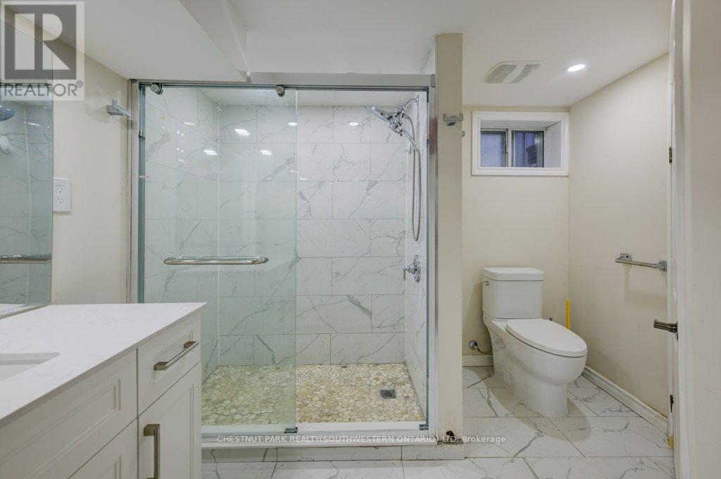 446 Kingsleigh Court, Milton, Ontario  L9T 1X8 - Photo 30 - W12434772