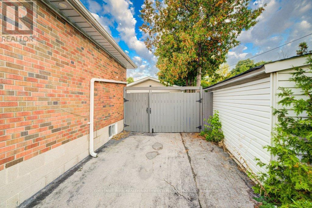 446 Kingsleigh Court, Milton, Ontario  L9T 1X8 - Photo 31 - W12434772