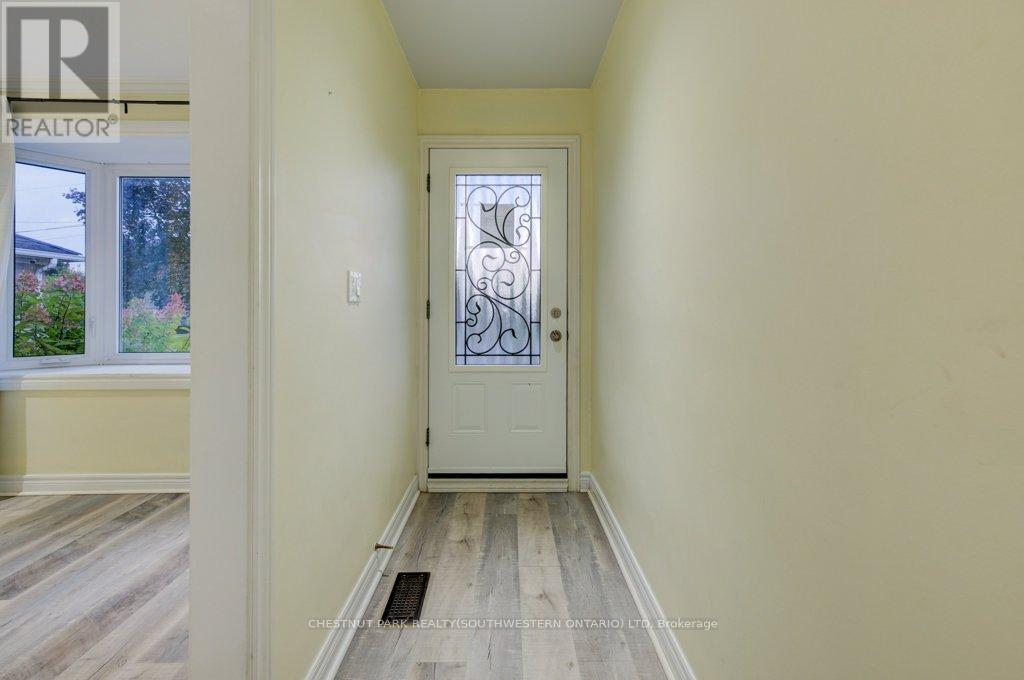 446 Kingsleigh Court, Milton, Ontario  L9T 1X8 - Photo 8 - W12434772