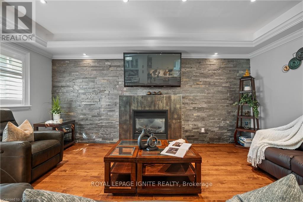 31 Ridge Drive, Oakville, Ontario  L6H 1B7 - Photo 13 - W12434789