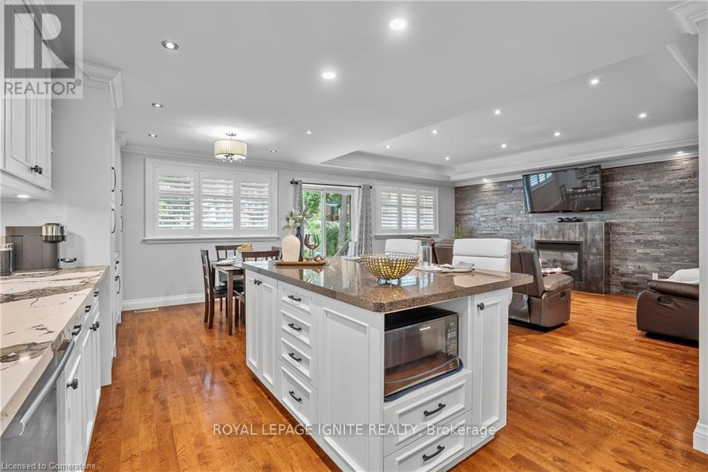 31 Ridge Drive, Oakville, Ontario  L6H 1B7 - Photo 17 - W12434789