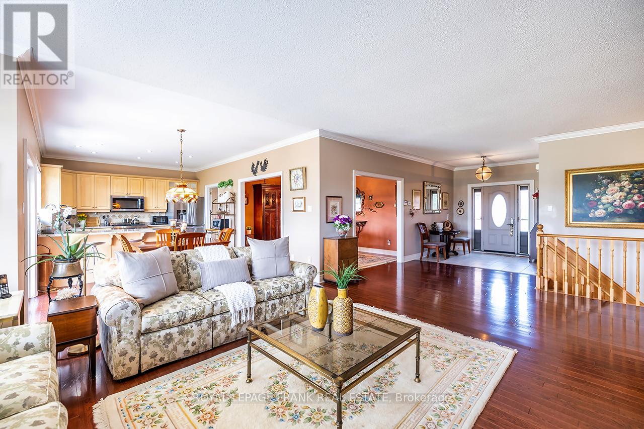 202 Southcrest Drive, Kawartha Lakes, Ontario  L0C 1G0 - Photo 11 - X12434840