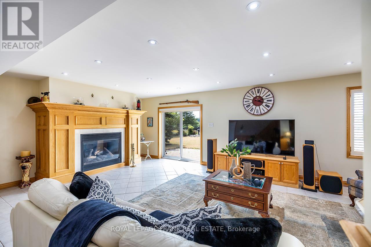 202 Southcrest Drive, Kawartha Lakes, Ontario  L0C 1G0 - Photo 33 - X12434840