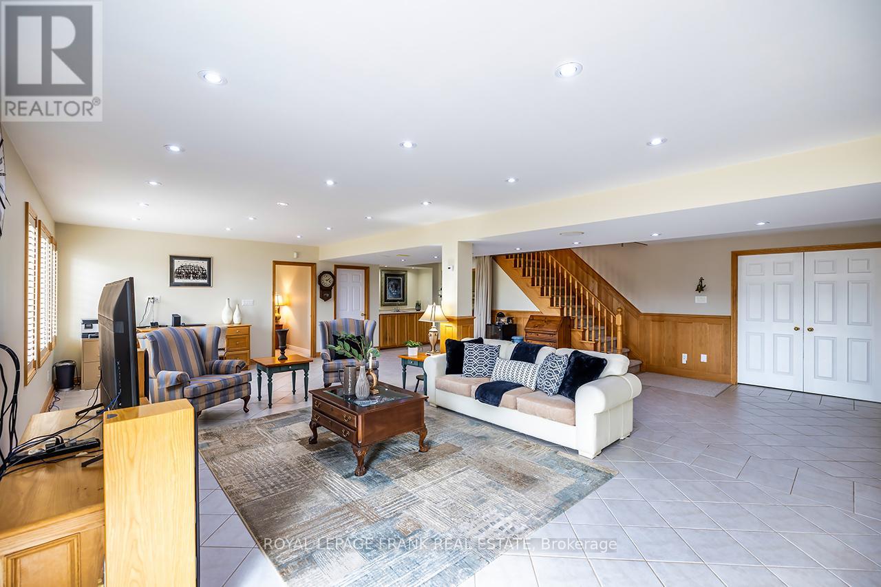 202 Southcrest Drive, Kawartha Lakes, Ontario  L0C 1G0 - Photo 34 - X12434840