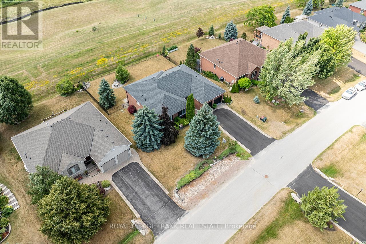 202 Southcrest Drive, Kawartha Lakes, Ontario  L0C 1G0 - Photo 40 - X12434840