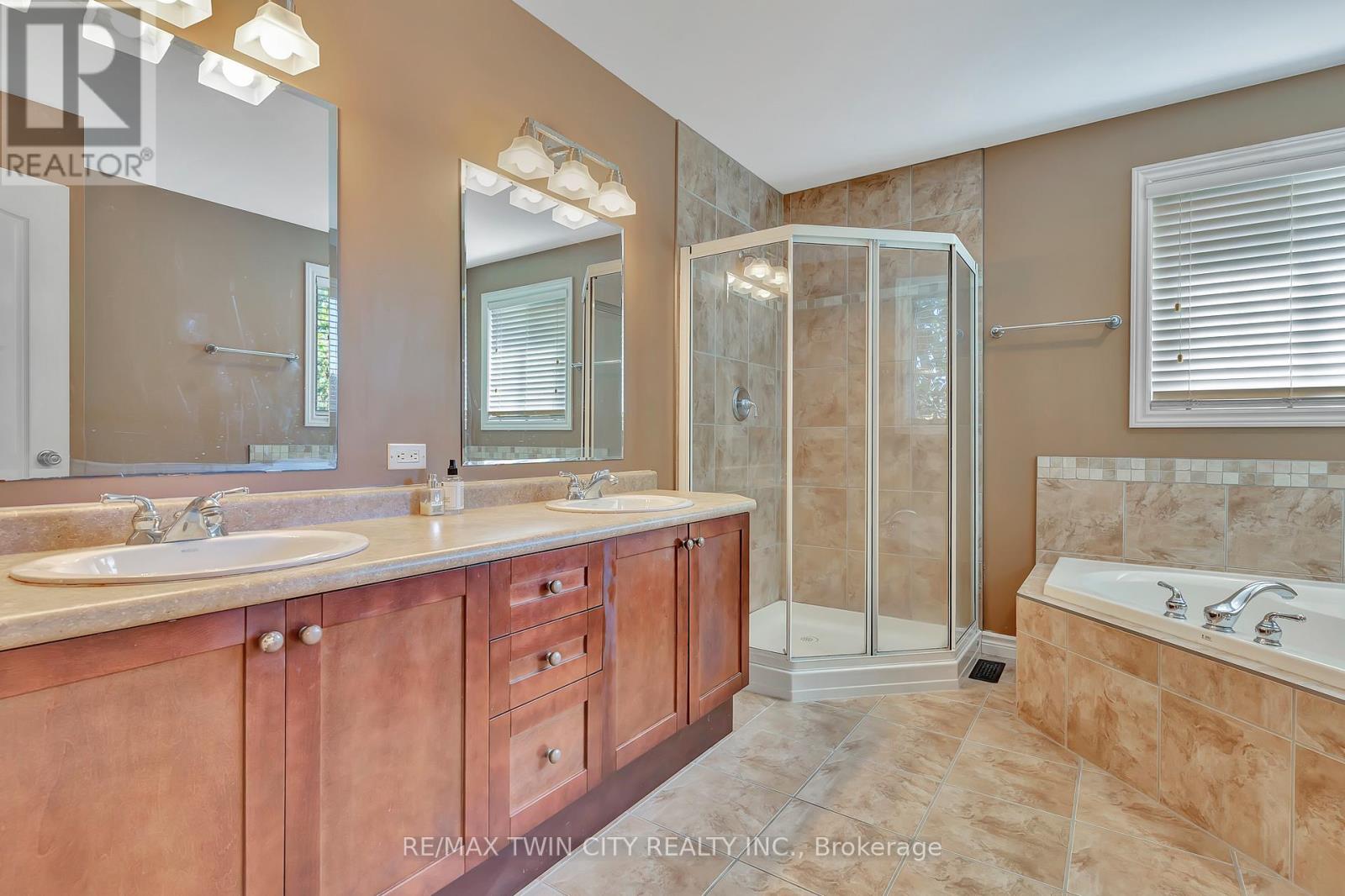 357 Auburn Drive, Waterloo, Ontario  N2K 4P3 - Photo 33 - X12434757