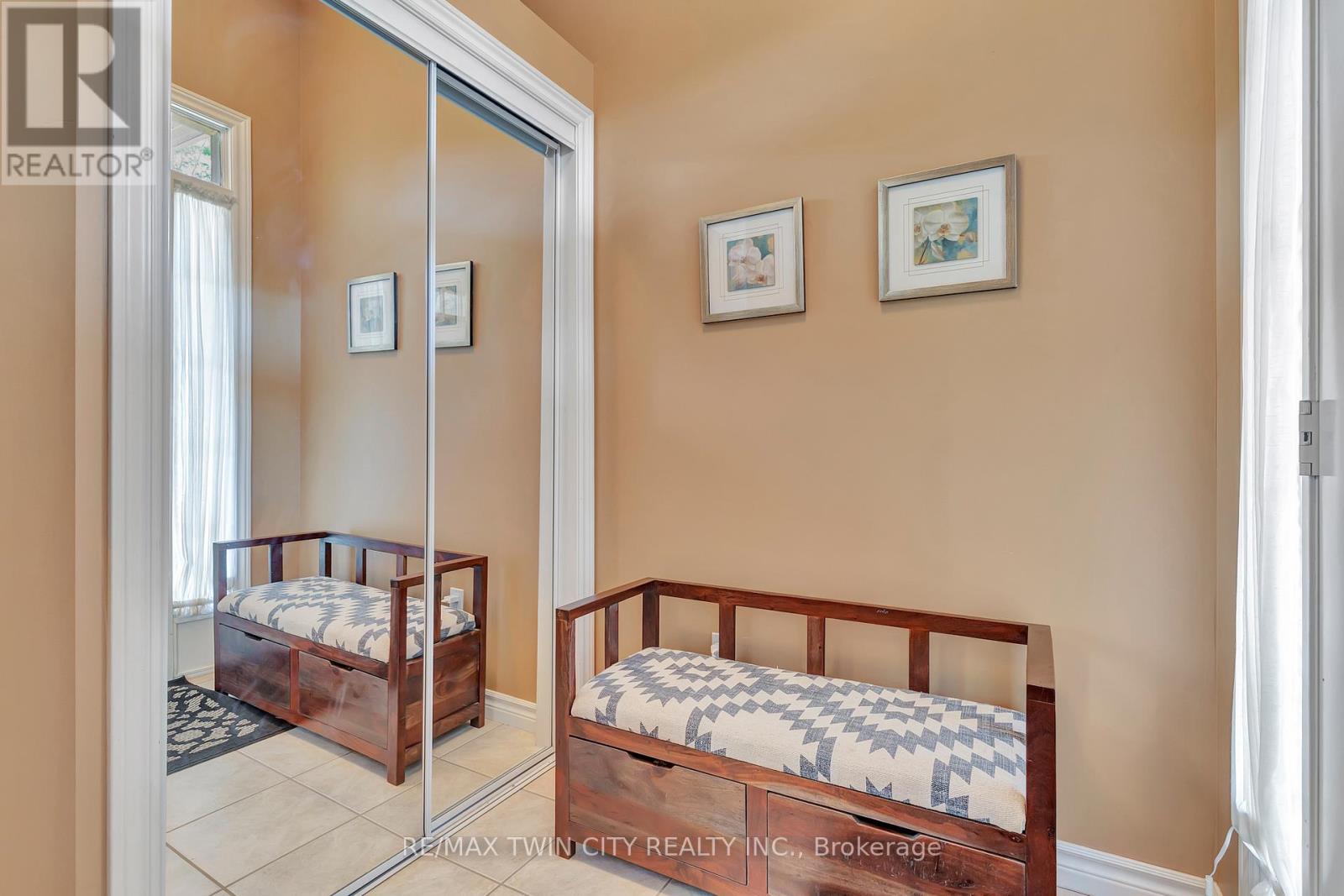 357 Auburn Drive, Waterloo, Ontario  N2K 4P3 - Photo 5 - X12434757