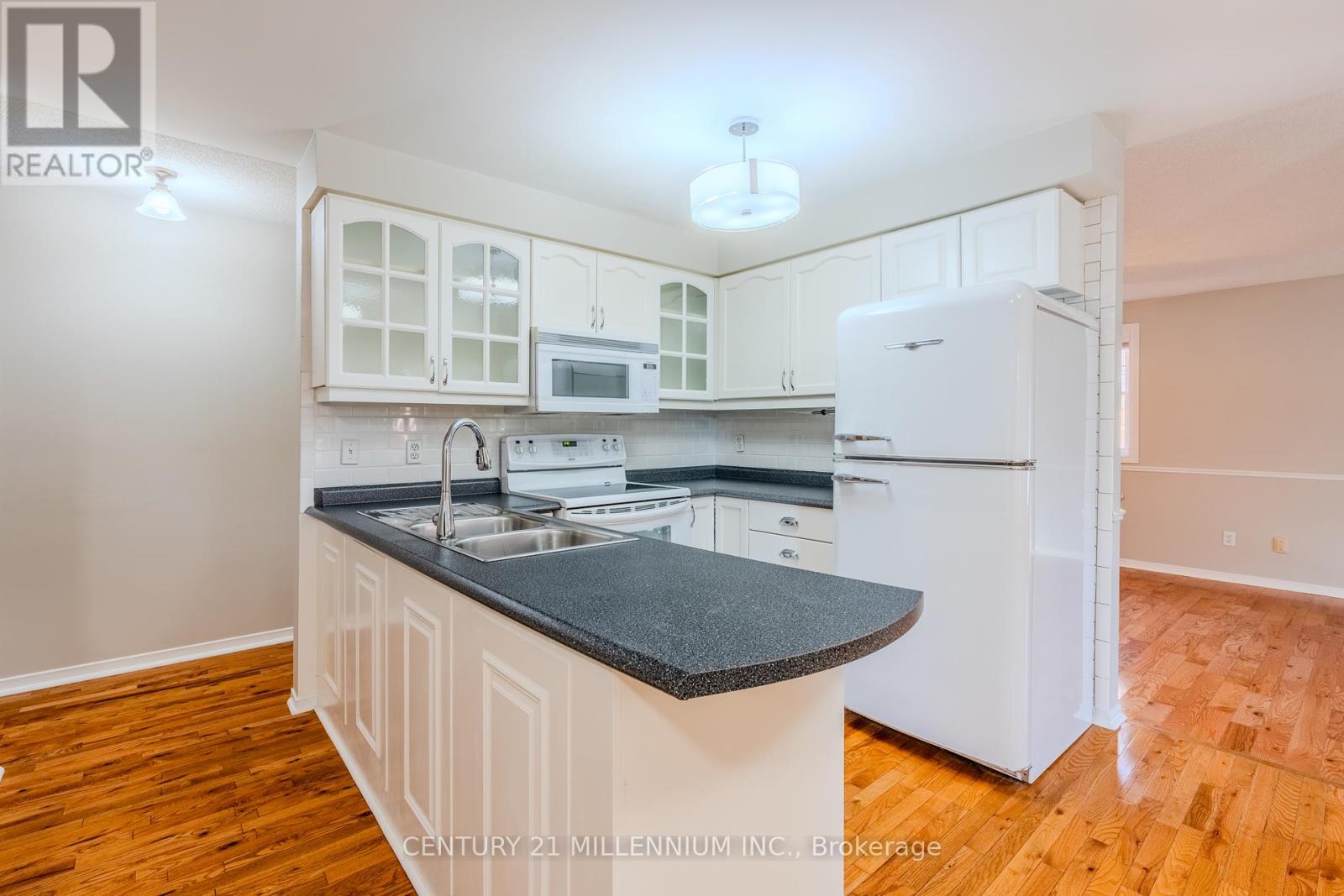 60 Ofield Road, Hamilton, Ontario  L8S 2M7 - Photo 11 - X12434765