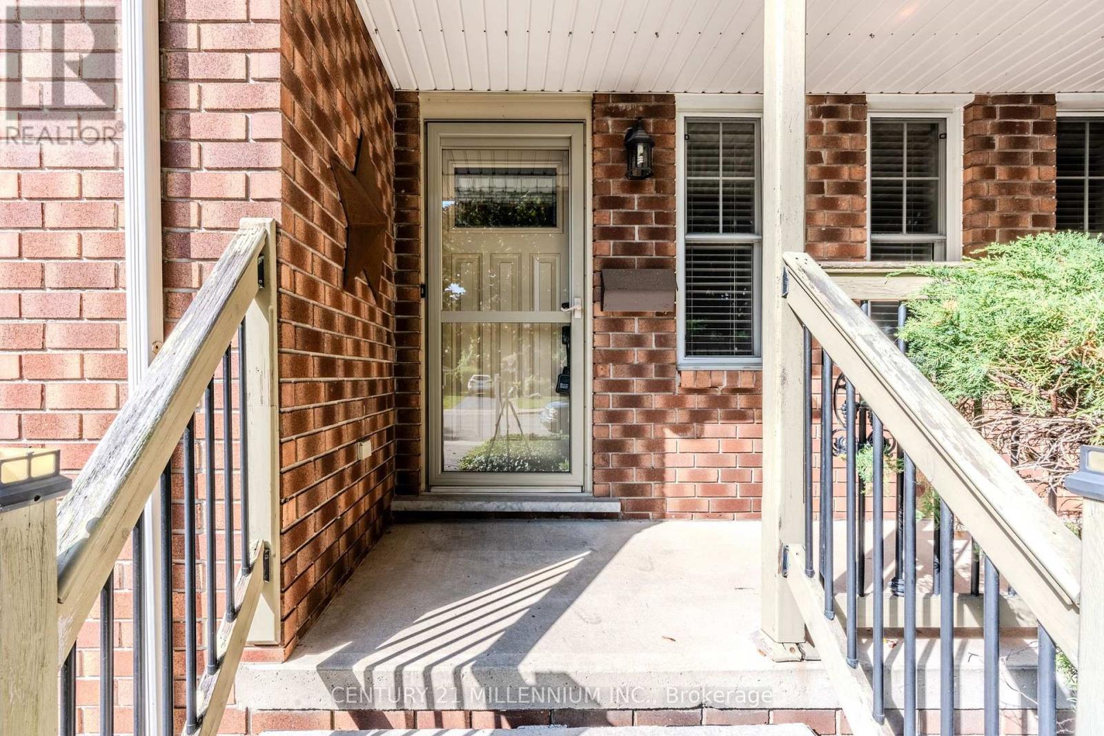 60 Ofield Road, Hamilton, Ontario  L8S 2M7 - Photo 3 - X12434765