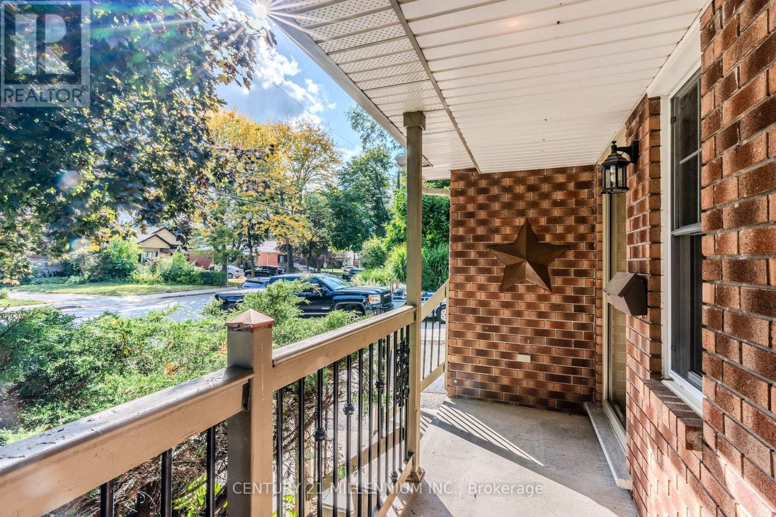 60 Ofield Road, Hamilton, Ontario  L8S 2M7 - Photo 4 - X12434765