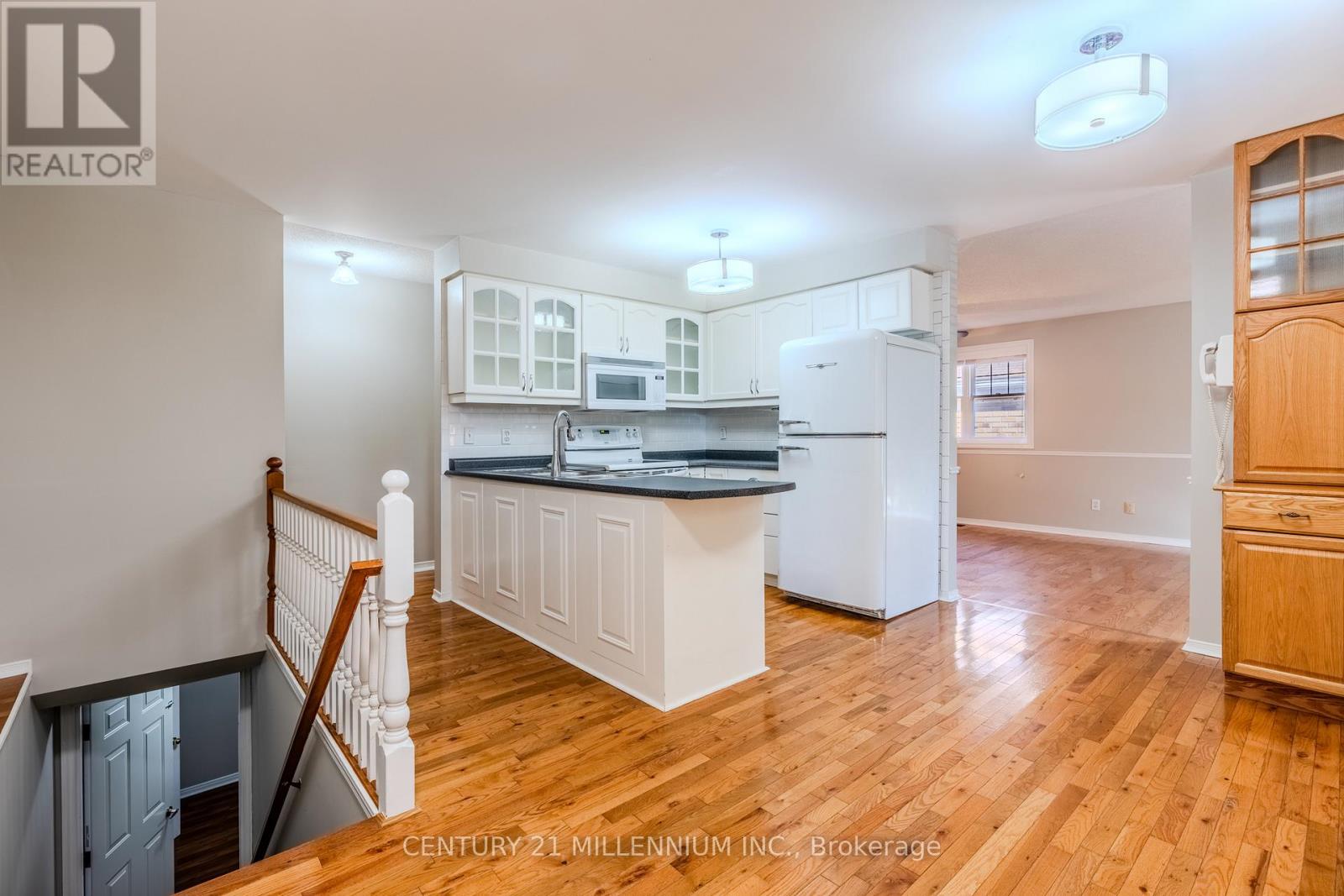 60 Ofield Road, Hamilton, Ontario  L8S 2M7 - Photo 6 - X12434765