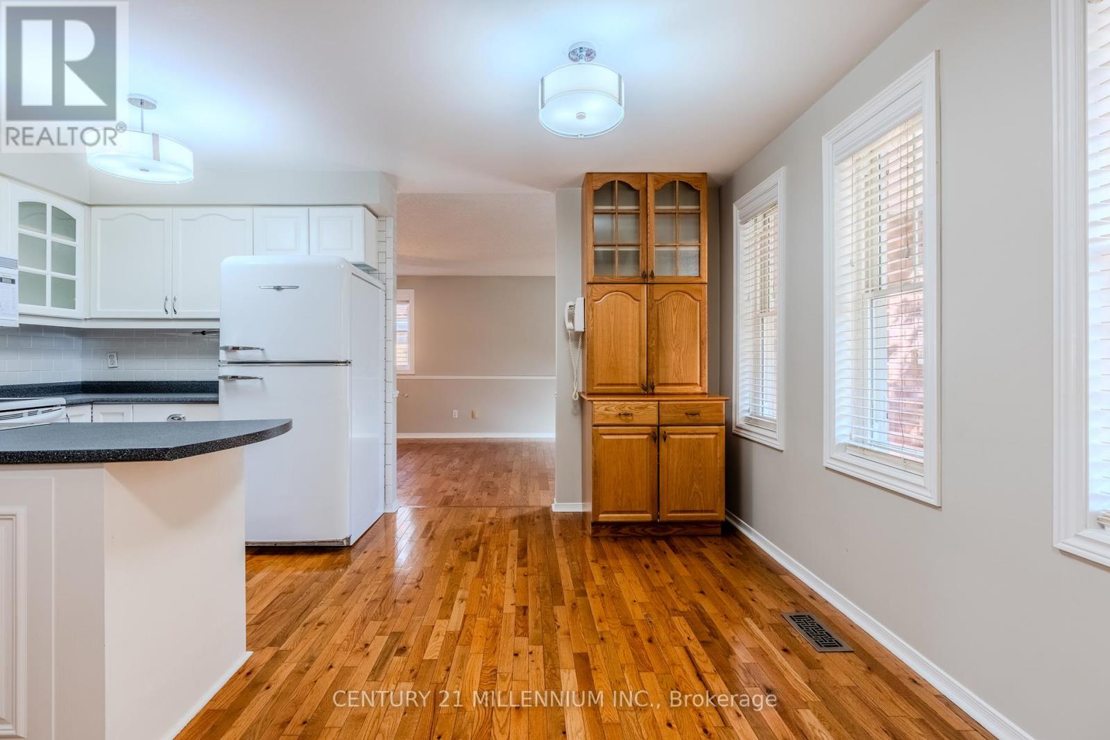 60 Ofield Road, Hamilton, Ontario  L8S 2M7 - Photo 7 - X12434765