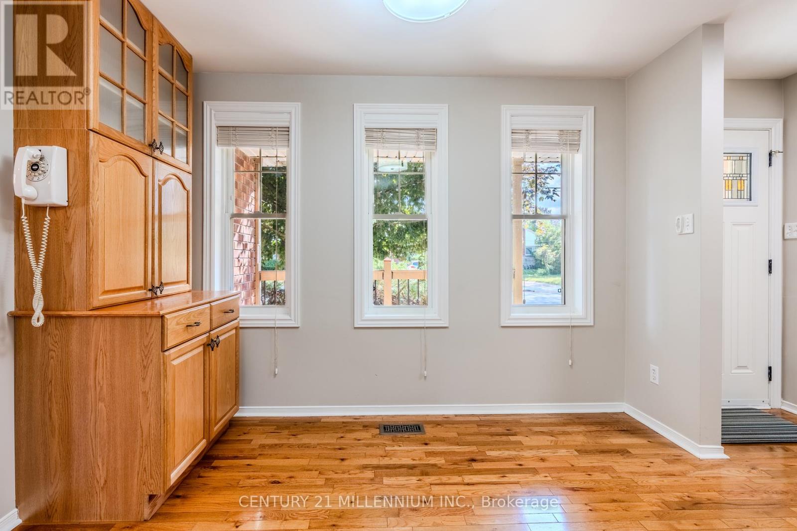 60 Ofield Road, Hamilton, Ontario  L8S 2M7 - Photo 8 - X12434765