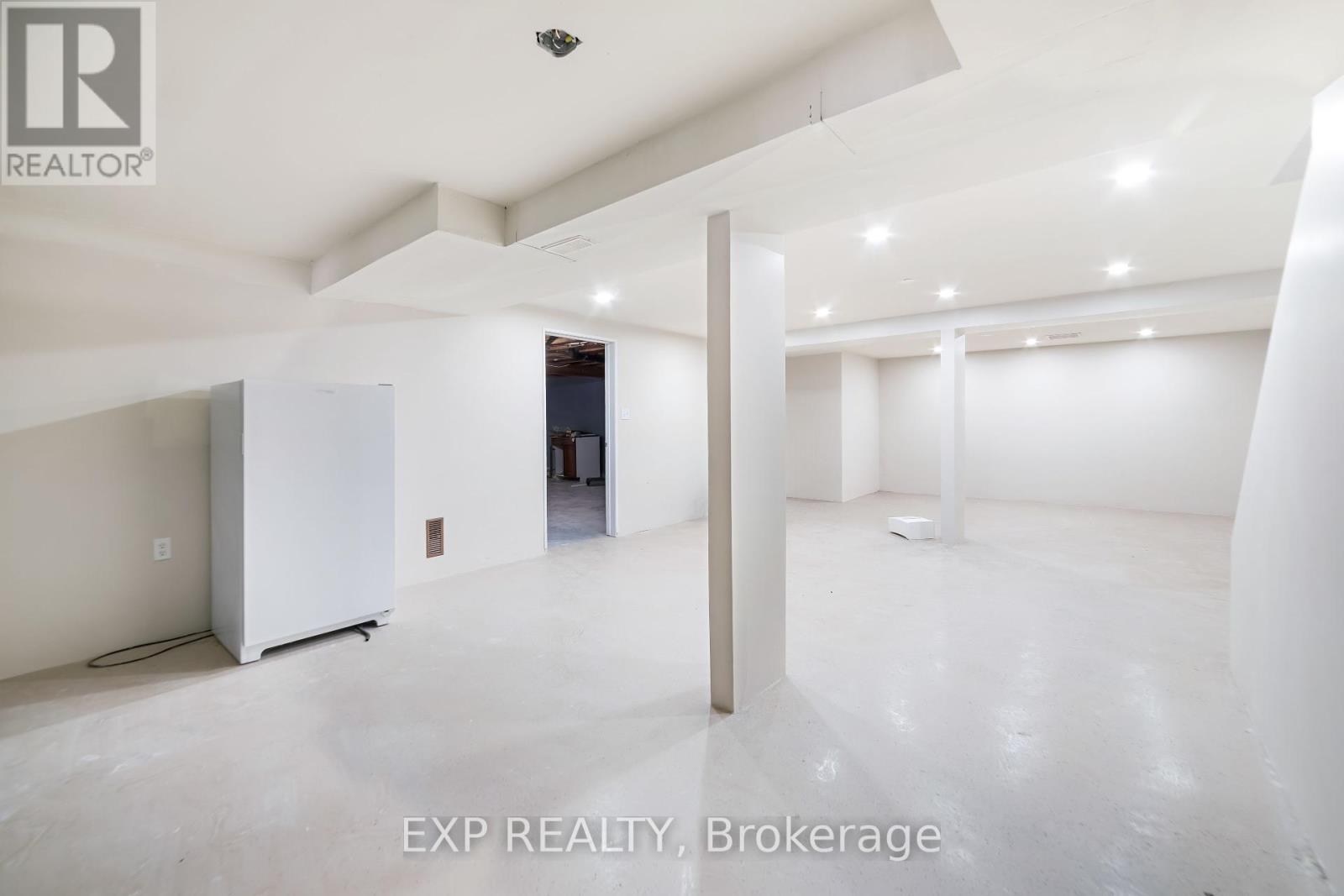 348 Caradoc Street S, Strathroy-Caradoc, Ontario  N7G 2P4 - Photo 38 - X12434767