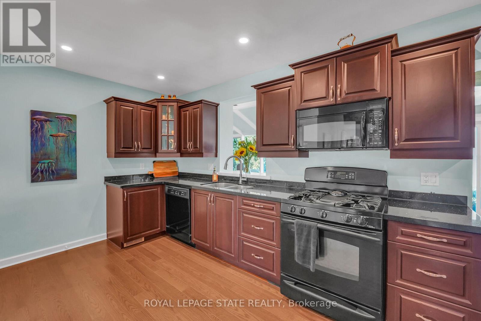 10 Tupper Boulevard, Grimsby, Ontario  L3M 2G2 - Photo 31 - X12434785