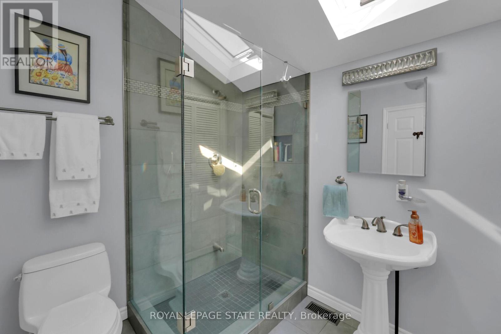 10 Tupper Boulevard, Grimsby, Ontario  L3M 2G2 - Photo 36 - X12434785