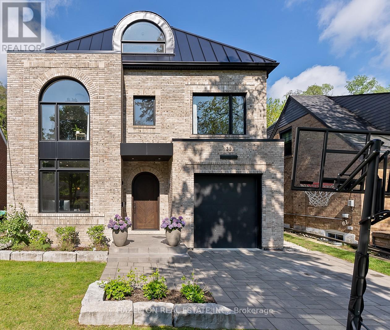 35 WORTHINGTON CRESCENT, Toronto, Ontario