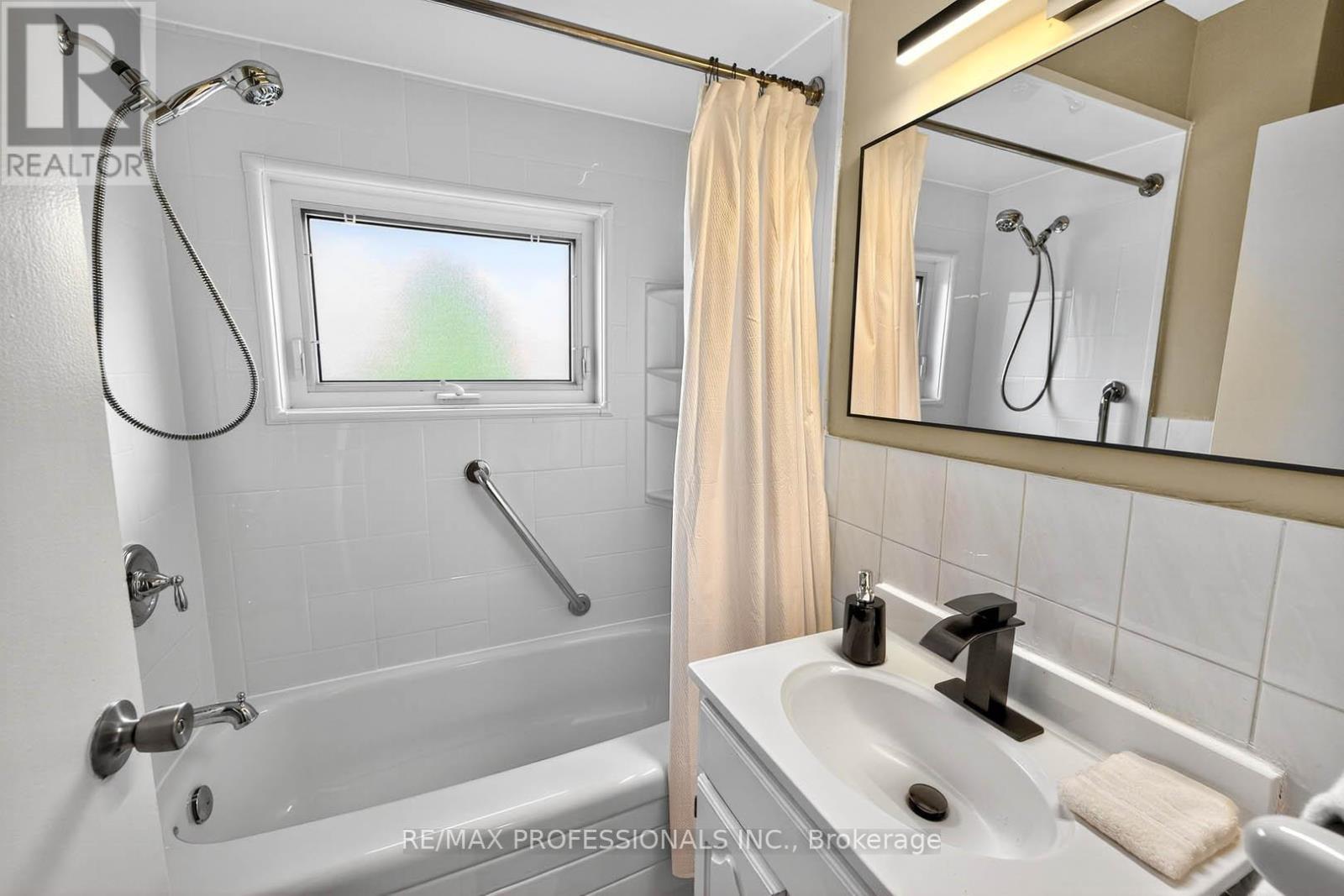 7638 Redstone Road, Mississauga, Ontario  L4T 2B9 - Photo 20 - W12434543