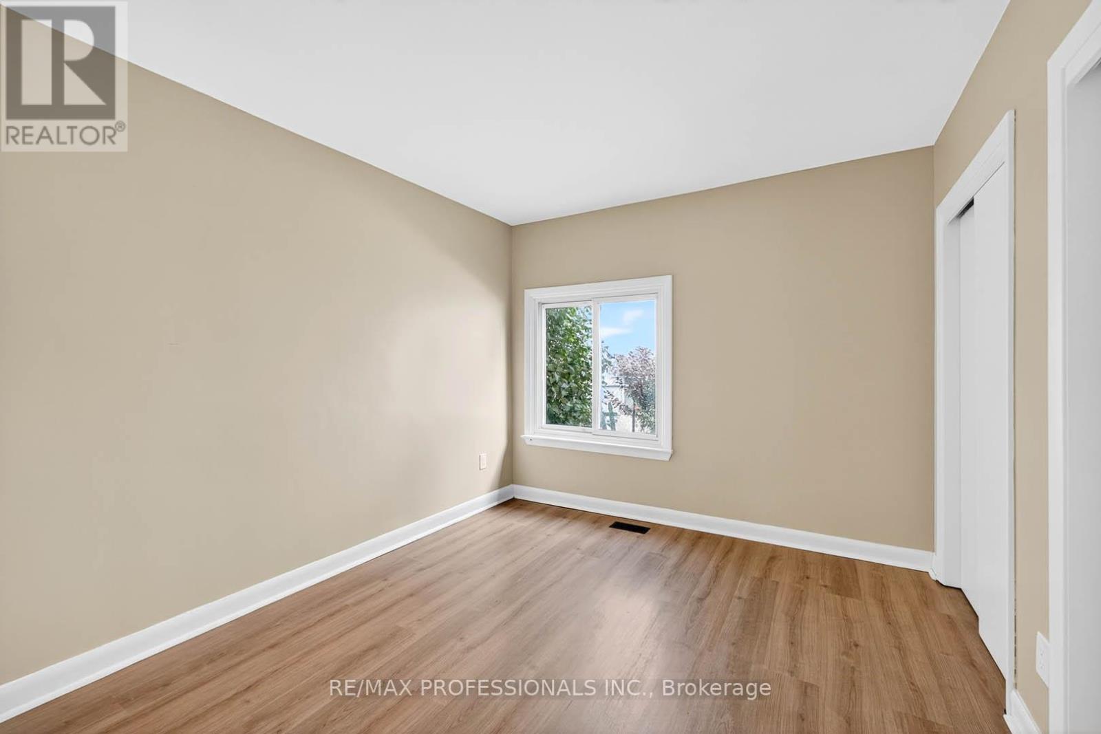 7638 Redstone Road, Mississauga, Ontario  L4T 2B9 - Photo 14 - W12434543