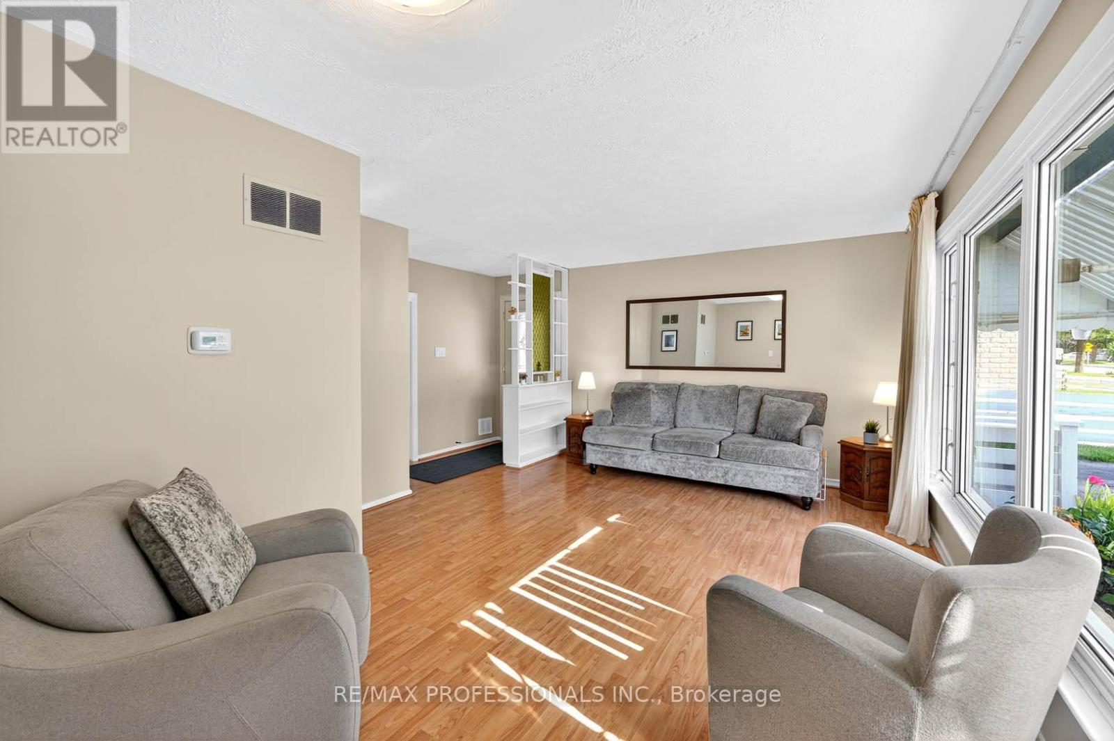 7638 Redstone Road, Mississauga, Ontario  L4T 2B9 - Photo 9 - W12434543