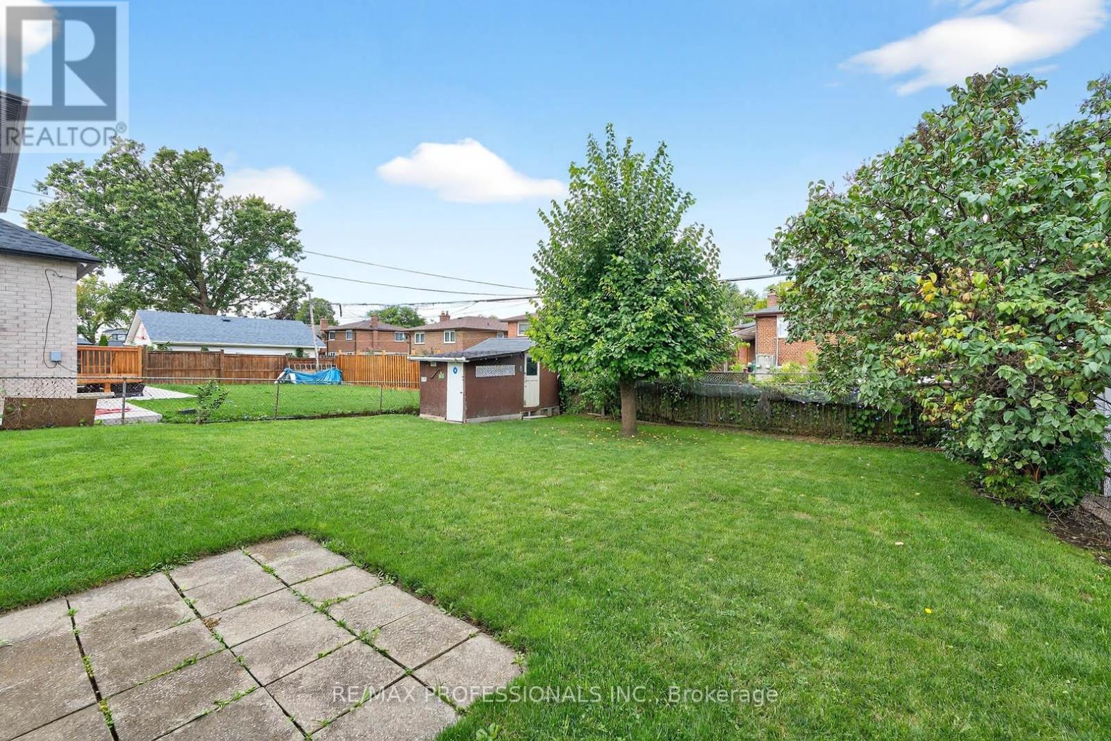 7638 Redstone Road, Mississauga, Ontario  L4T 2B9 - Photo 24 - W12434543