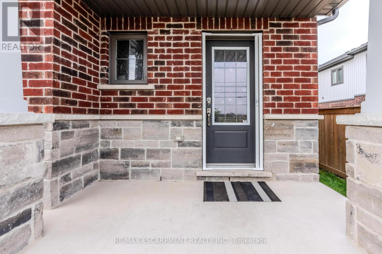 17 Severino Circle, West Lincoln, Ontario  L0R 2A0 - Photo 3 - X12426554