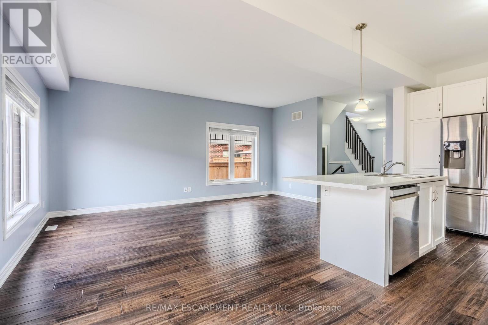 17 Severino Circle, West Lincoln, Ontario  L0R 2A0 - Photo 8 - X12426554