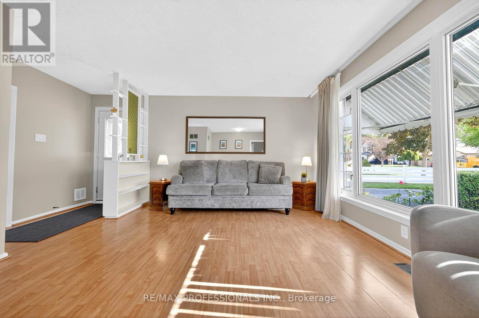 7638 Redstone Road, Mississauga, Ontario  L4T 2B9 - Photo 10 - W12434543