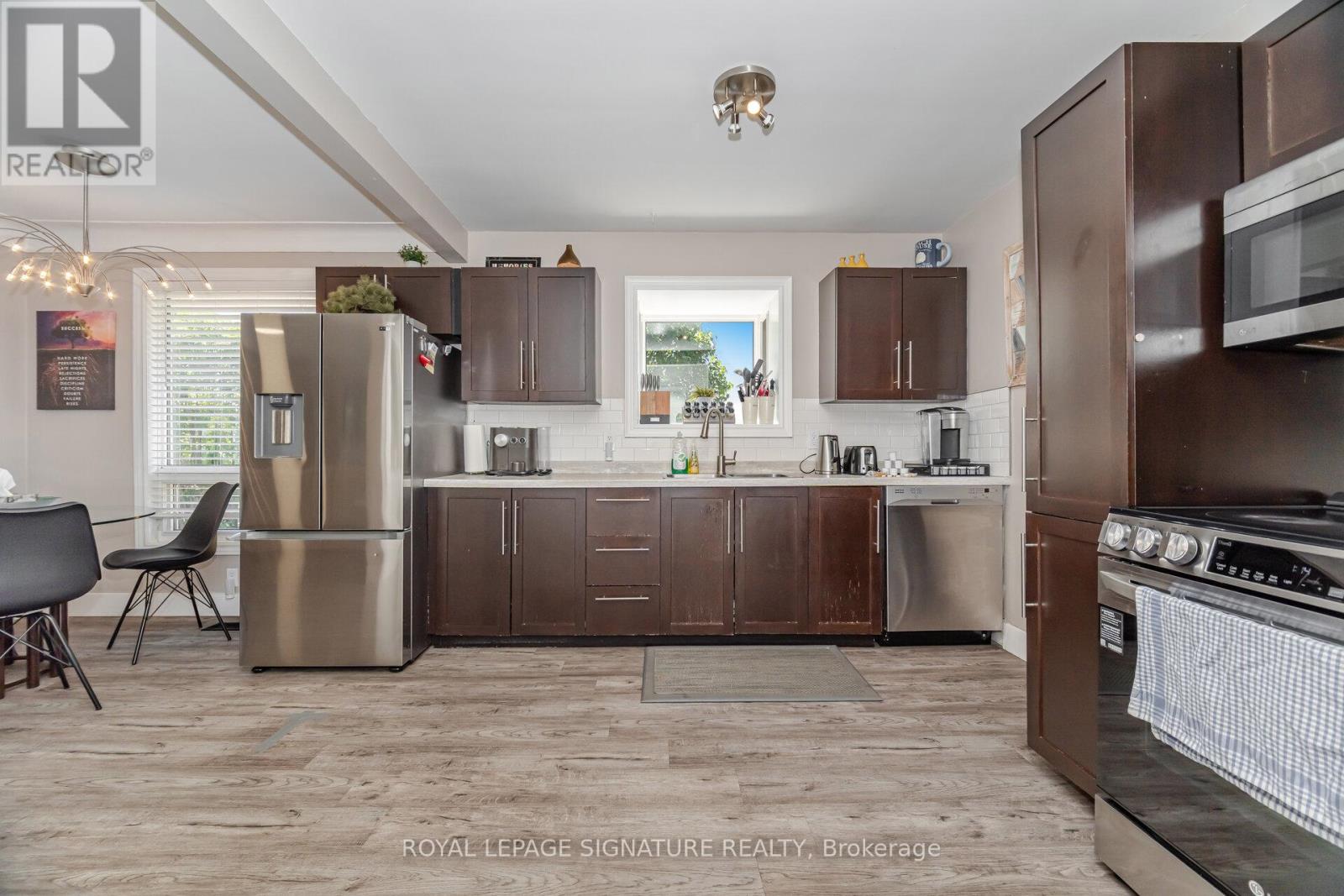 77 Fairview Road, Grimsby, Ontario  L3M 3L6 - Photo 3 - X12429855