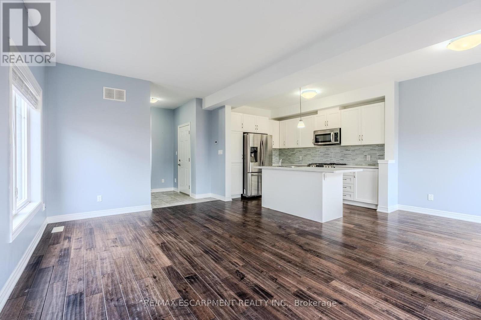 17 Severino Circle, West Lincoln, Ontario  L0R 2A0 - Photo 6 - X12426554