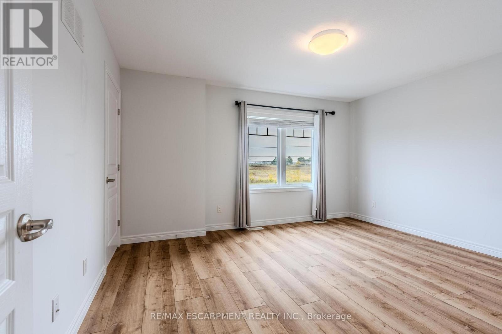 17 Severino Circle, West Lincoln, Ontario  L0R 2A0 - Photo 13 - X12426554