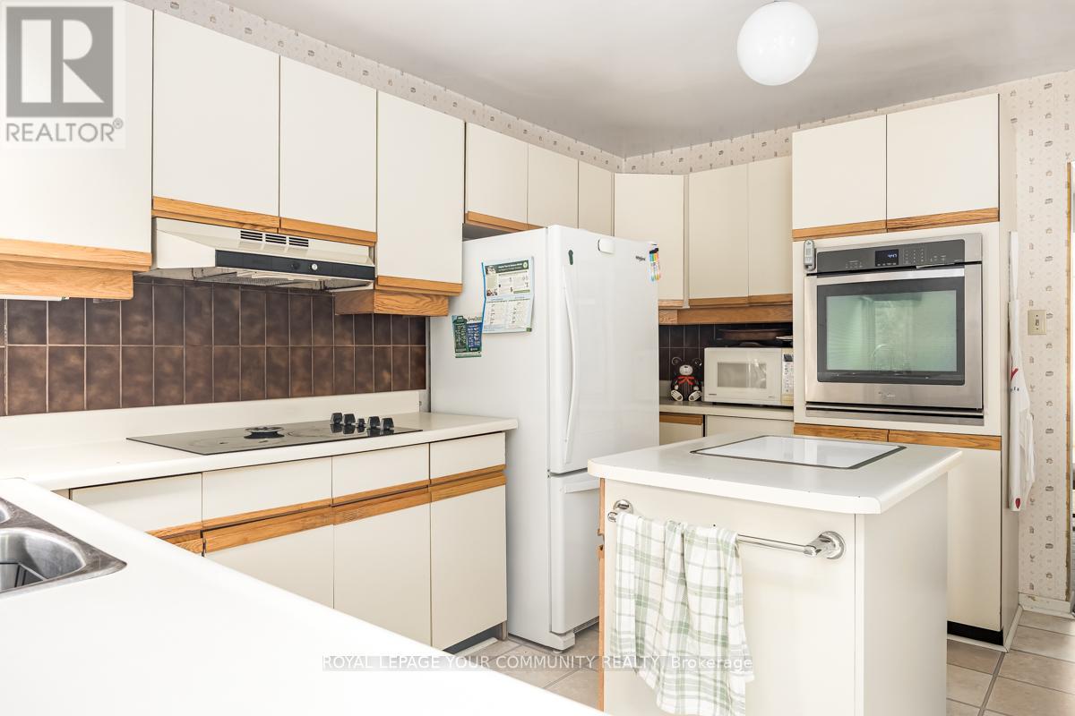 42 Lillooet Crescent, Richmond Hill, Ontario  L4C 5A7 - Photo 4 - N12433149