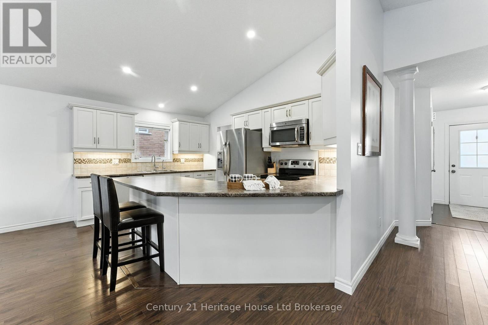 107 Applewood Street, Blandford-Blenheim, Ontario  N0J 1S0 - Photo 11 - X12434810