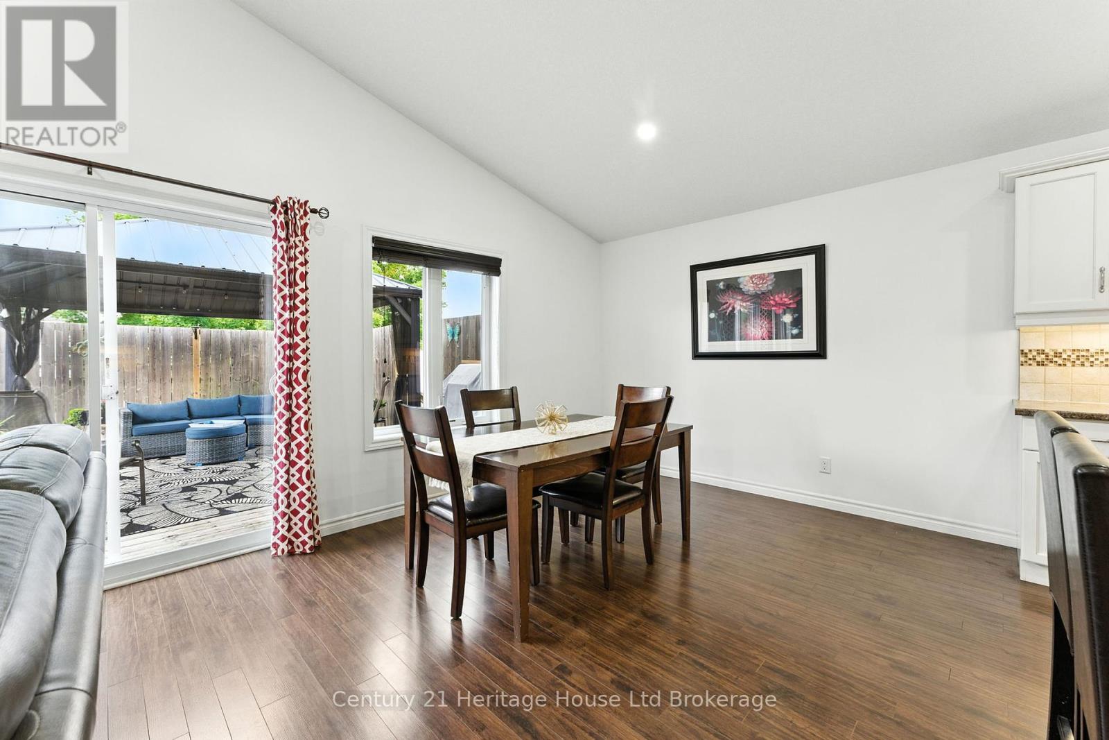 107 Applewood Street, Blandford-Blenheim, Ontario  N0J 1S0 - Photo 12 - X12434810