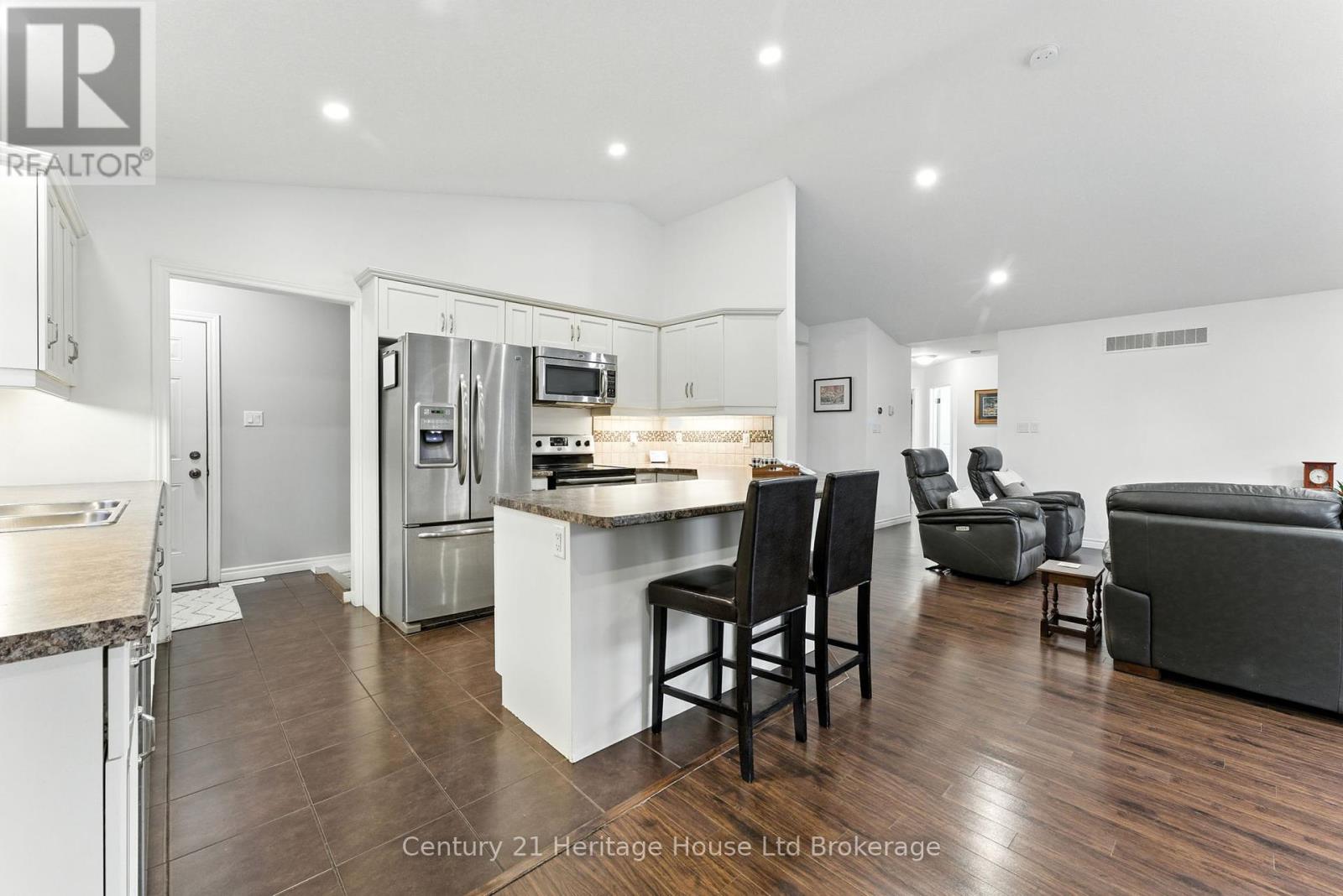 107 Applewood Street, Blandford-Blenheim, Ontario  N0J 1S0 - Photo 14 - X12434810