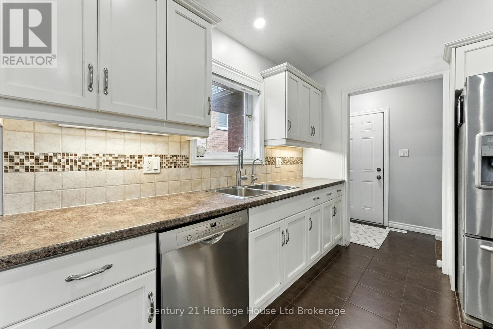 107 Applewood Street, Blandford-Blenheim, Ontario  N0J 1S0 - Photo 16 - X12434810