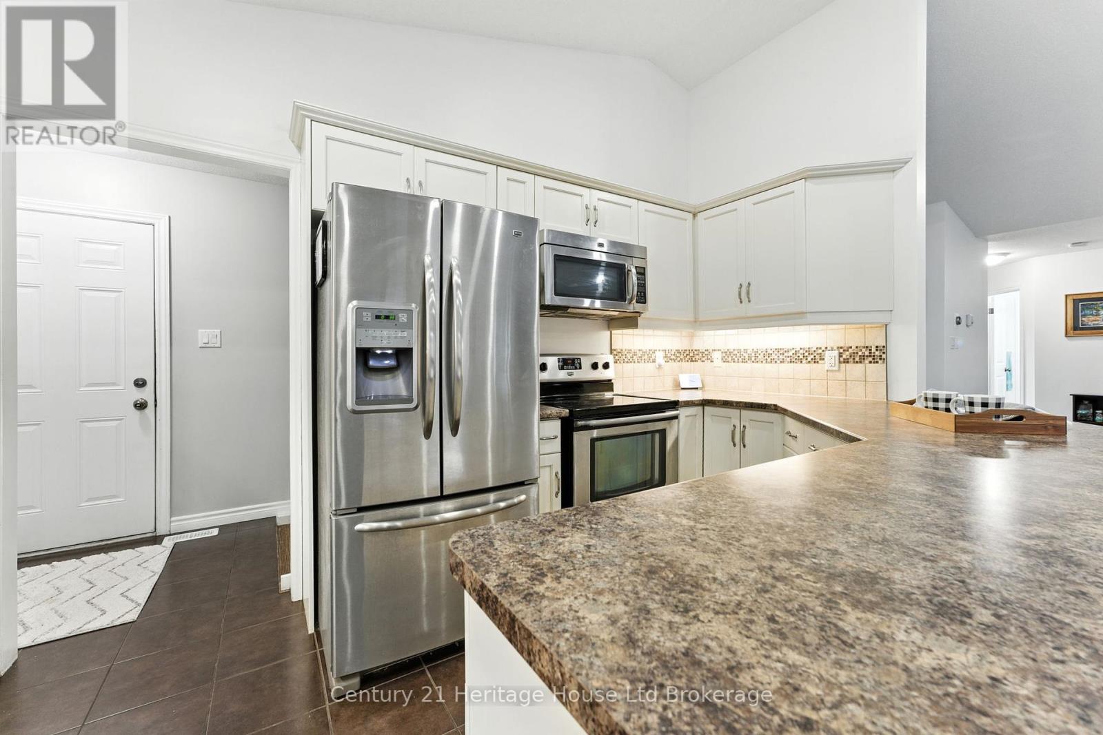 107 Applewood Street, Blandford-Blenheim, Ontario  N0J 1S0 - Photo 17 - X12434810