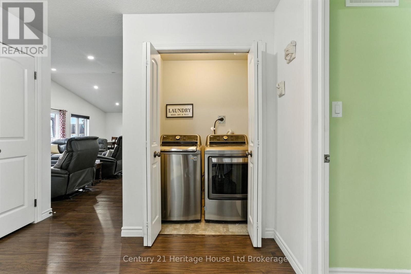 107 Applewood Street, Blandford-Blenheim, Ontario  N0J 1S0 - Photo 25 - X12434810