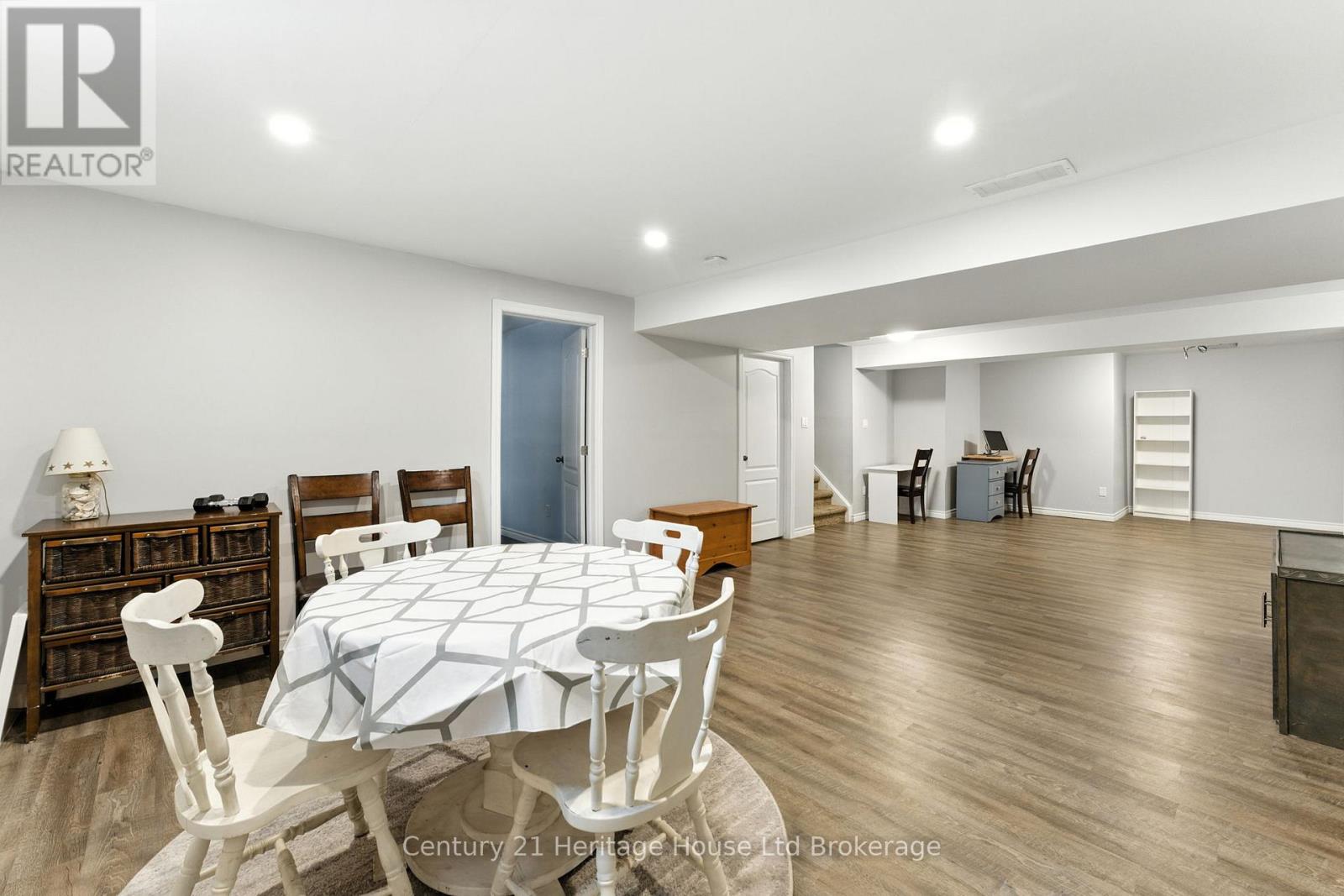 107 Applewood Street, Blandford-Blenheim, Ontario  N0J 1S0 - Photo 33 - X12434810