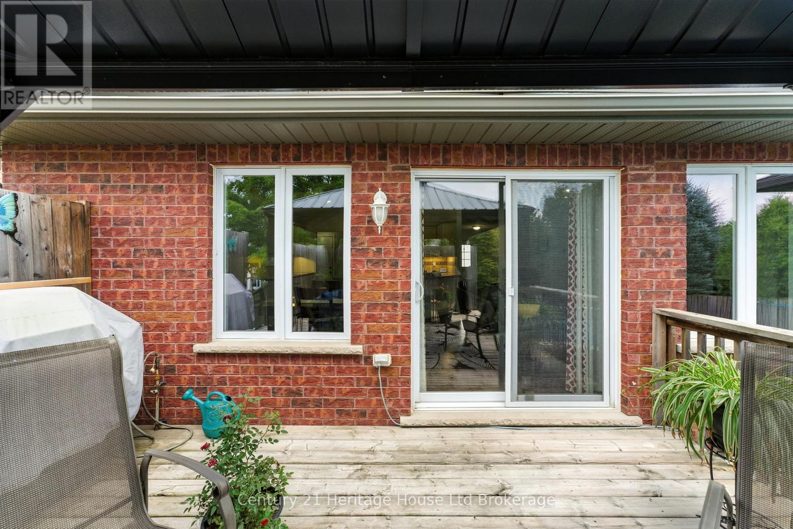 107 Applewood Street, Blandford-Blenheim, Ontario  N0J 1S0 - Photo 36 - X12434810