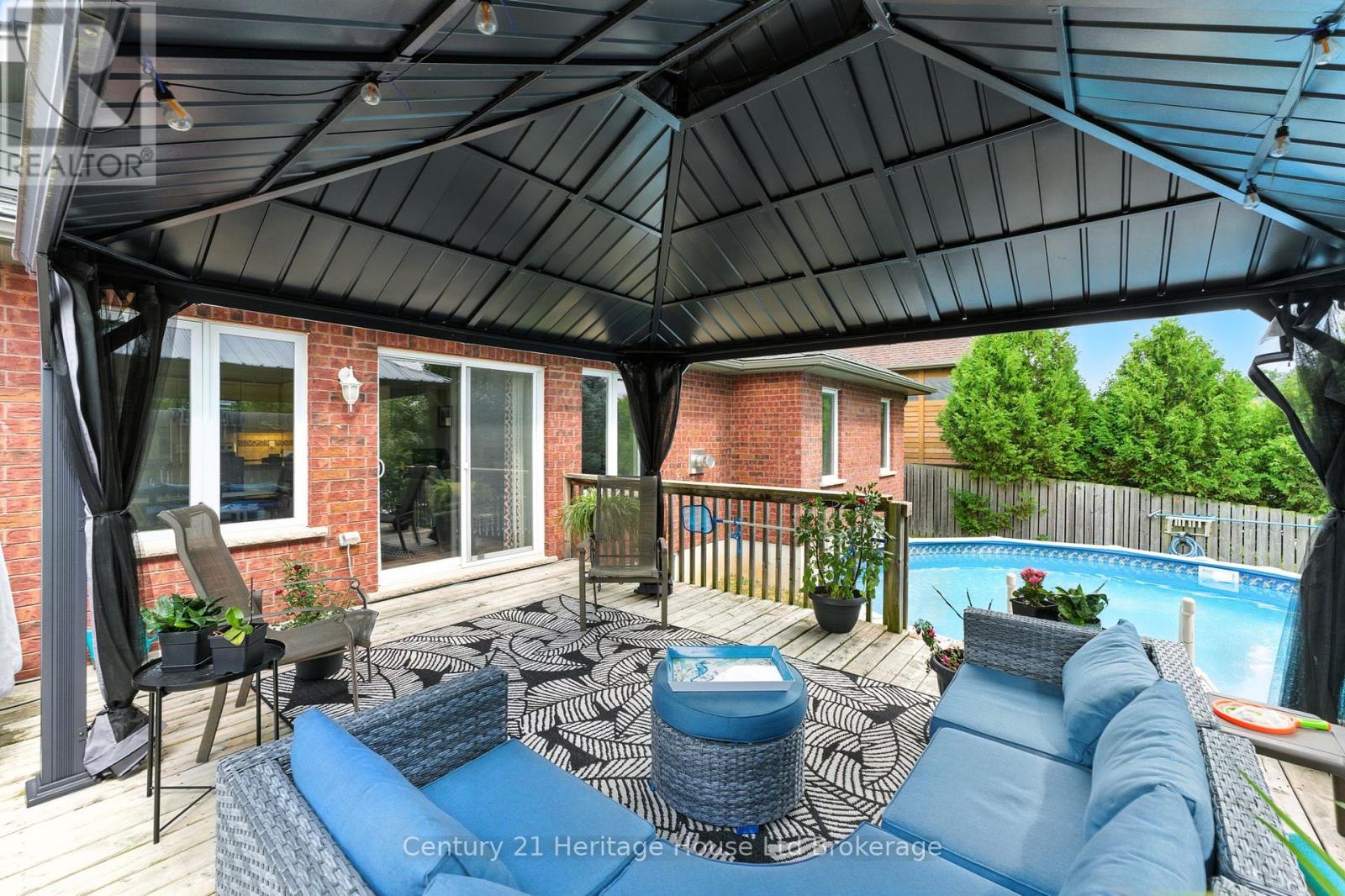 107 Applewood Street, Blandford-Blenheim, Ontario  N0J 1S0 - Photo 37 - X12434810