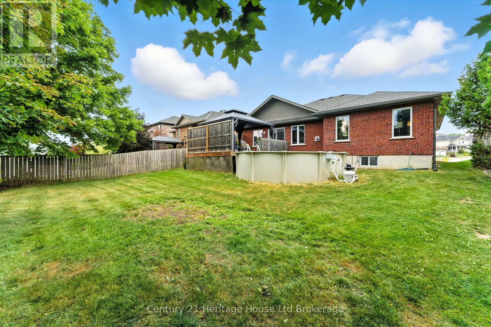 107 Applewood Street, Blandford-Blenheim, Ontario  N0J 1S0 - Photo 43 - X12434810