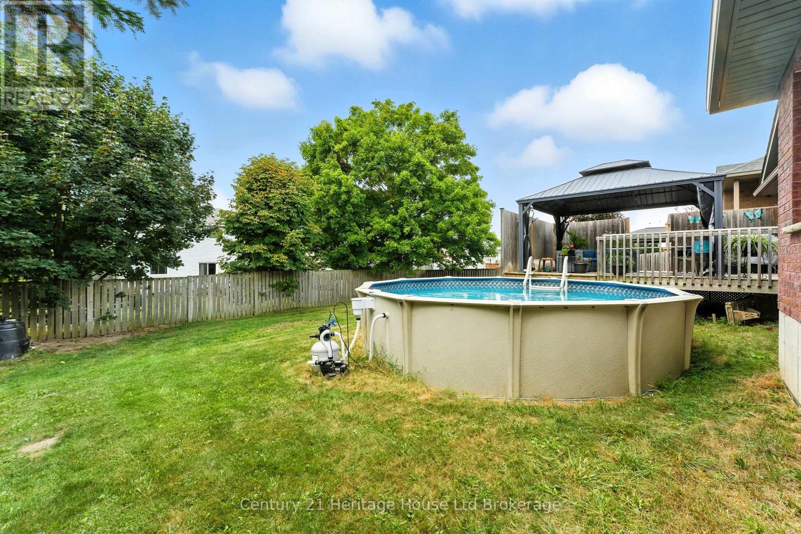 107 Applewood Street, Blandford-Blenheim, Ontario  N0J 1S0 - Photo 44 - X12434810