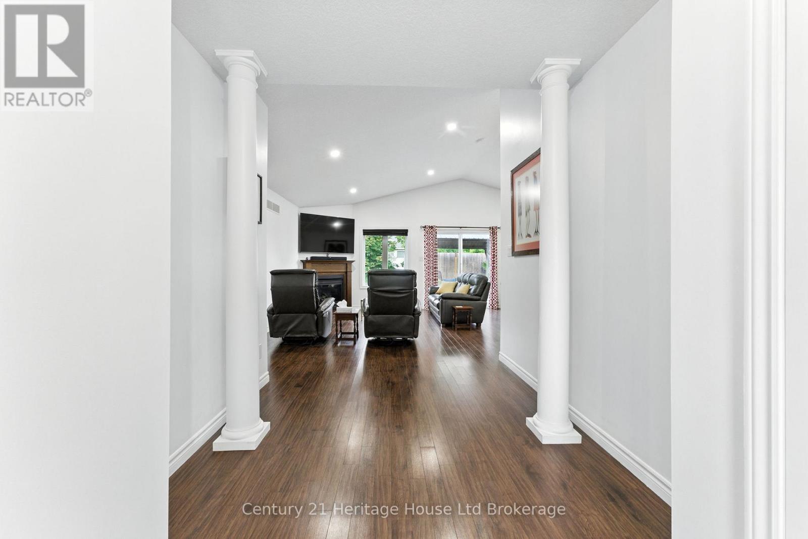 107 Applewood Street, Blandford-Blenheim, Ontario  N0J 1S0 - Photo 6 - X12434810