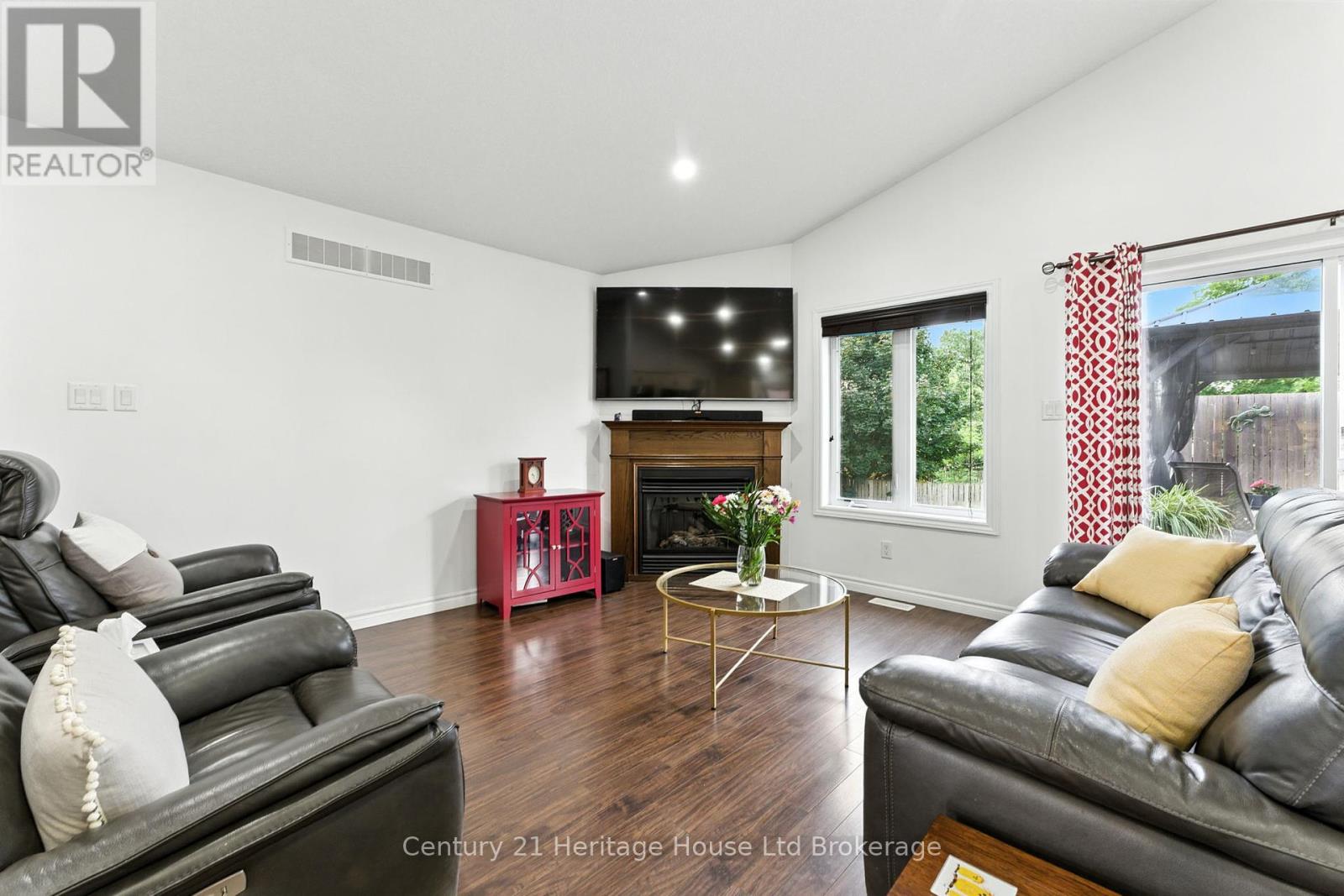 107 Applewood Street, Blandford-Blenheim, Ontario  N0J 1S0 - Photo 7 - X12434810