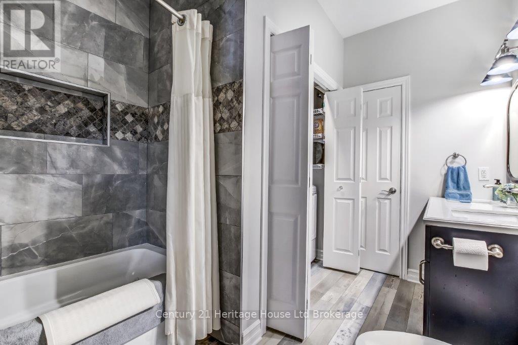 707 Southwood Way, Woodstock, Ontario  N4V 1H5 - Photo 15 - X12434849