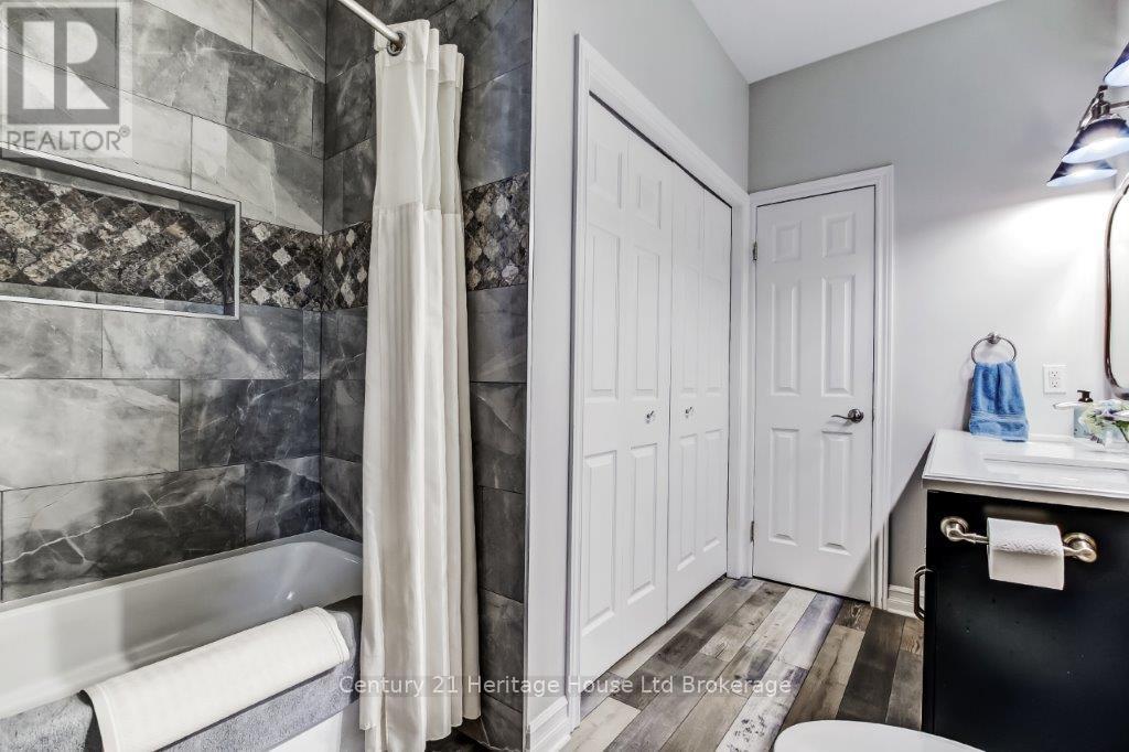 707 Southwood Way, Woodstock, Ontario  N4V 1H5 - Photo 16 - X12434849